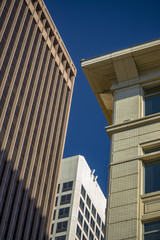 Obraz premium Angular bulding edges looking up