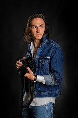 Man with braun curly long hair