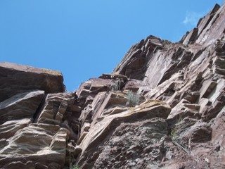 Сундуки, горы, наскальная живопись