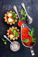 Fototapeta na wymiar tartalets, butter and salmon caviar