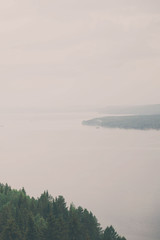 Река в утреннем тумане