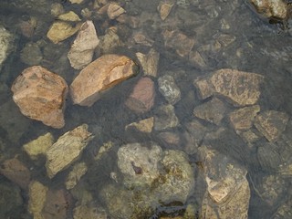 Камни, вода