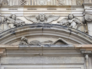 Obraz premium the death laying in a niche on a facade of a church in Middelburg Holland