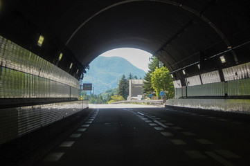 トンネル