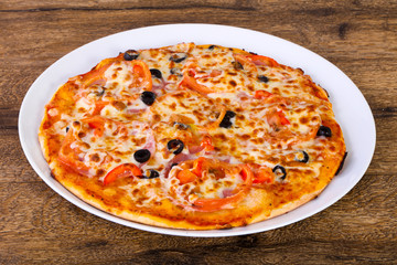 Pizza with ham