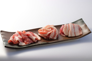 スライス豚肉の皿盛り