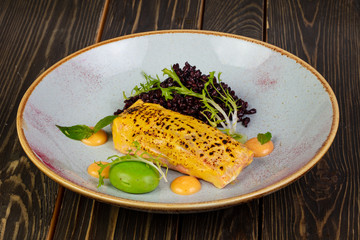 Roasted salmon with salad