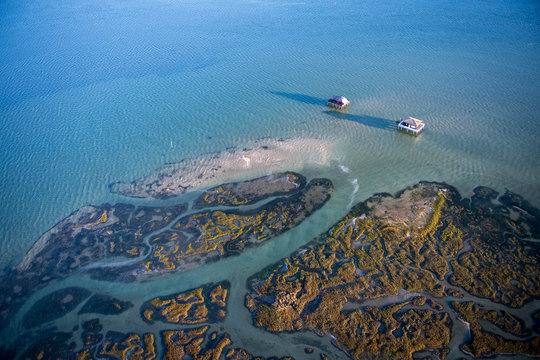 Vue a&eacute;rienne des cabanes Tchanqu&eacute;es, Bassin d'Arcachon, France