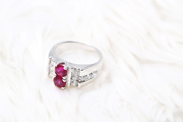 Obraz na płótnie Canvas Pink gem stone on diamond ring