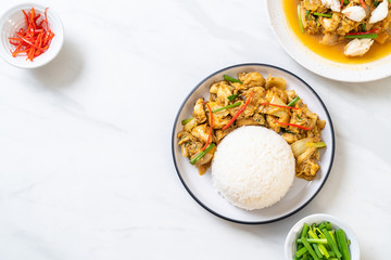 Fried crab in curry powder with rice