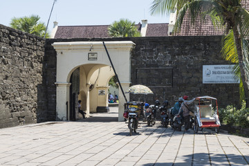 Sulawesi : Eingang zum " Fort Rotterdam " im Hafengebiet von Makassar. Eine ehemals niederländische Festung aus dem 17. Jahrhundert.