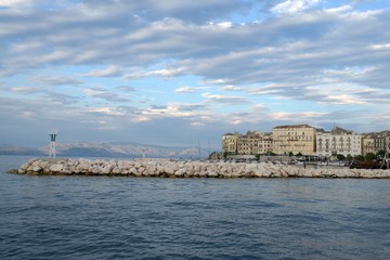 Fototapeta premium Digue du port de Corfou