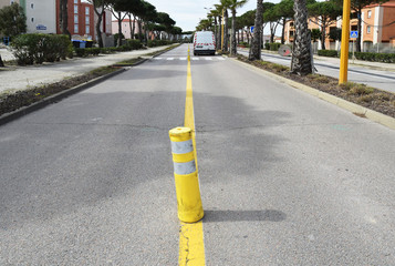 Signalisation jaune pour une circulation modifi&eacute;e pendant un chantier urbain