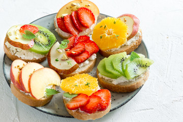 Fruit dessert sandwiches