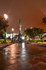 Fototapeta premium Quito Plaza San Francisco bei nacht
