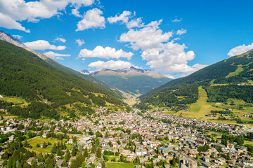 Naklejka na ściany i meble Bormio - Valtellina (IT) - Vista aerea panoramica