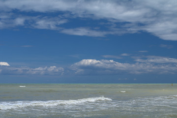 sea,horizon,water,cloudscape,sky,blue,air,summer