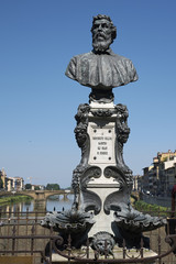 Fototapeta premium Firenze, Italy - June 21, 2018 : View of Benvenuto Cellini bust in Ponte Vecchio