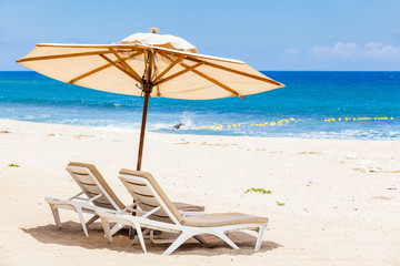 plage tropicale, soleil au zénith, île de la Réunion 