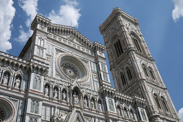 Fototapeta na wymiar Firenze, Italy - June 21, 2018 : View of Florence Cathedral (Cattedrale di Santa Maria del Fiore) and Giotto bell tower (Campanile di Giotto)