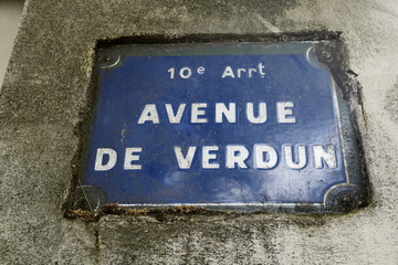 Avenue de Verdun. Plaque de nom de rue.
