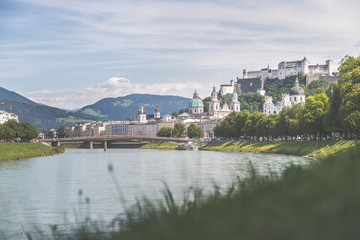 Fototapeta na wymiar Salzburger Altstadt mit Festung Hohensalzburg im Sommer