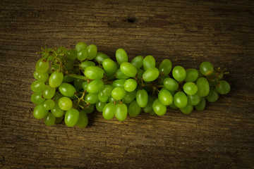 grapes green on old wood