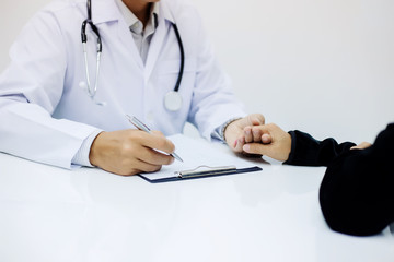 Doctor information and ask questions of illness of patients.