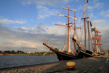 Segelschiff am Tiessenkai
