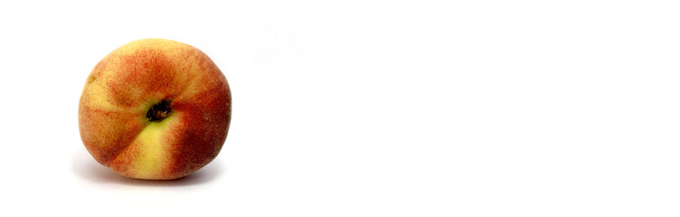 Pfirsich alleinstehen in der Nahaufnahme isoliert