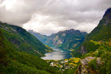 Fototapeta na wymiar Geiranger Fjord Norwegen