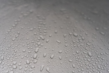 Wassertropfen auf Auto