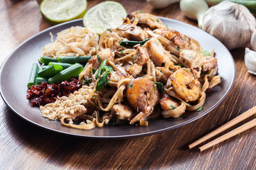 Pad Thai with chicken and shrimp