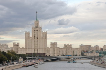 Fototapeta na wymiar Panorama of Moskvoretskaya embankment overlooking a skyscraper on Kotelnicheskaya embankmen
