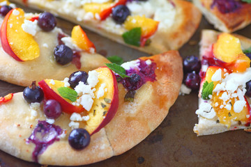 Sweet fruit pizzas on naan