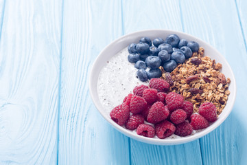 Chia yogurt with granola