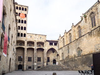 Fototapeta premium Widok na plac Plaça del Rei