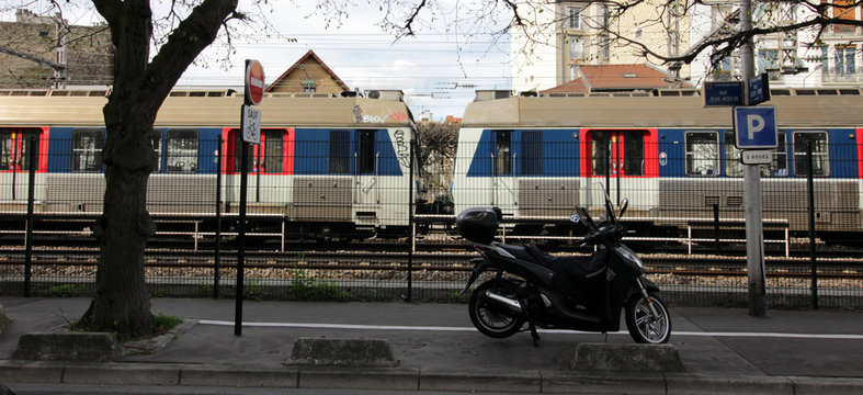 Trains Z6400 garés - Île-de-France