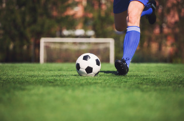 Ball auf dem Fussballplatz