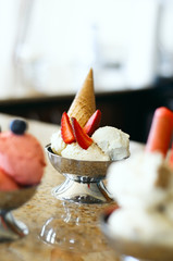 A vanilla ice cream with strawberries.