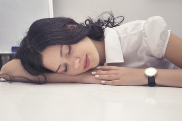 Obraz na płótnie Canvas Young woman falling asleep at workplace