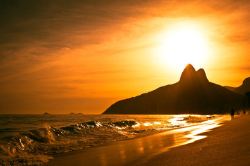 Warm Sunset on Ipanema Beach, Rio de Janeiro, Brazil - obrazy, fototapety, plakaty