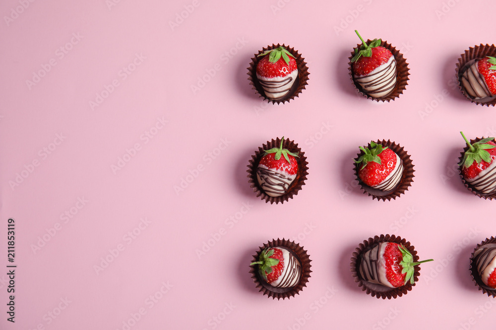 Poster Flat lay composition with chocolate covered strawberries on color background