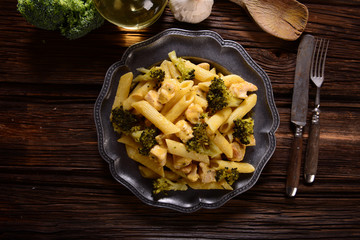 Penne pasta with broccoli and chicken with cheese sauce