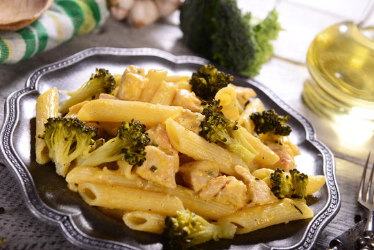 Penne pasta with broccoli and chicken with cheese sauce