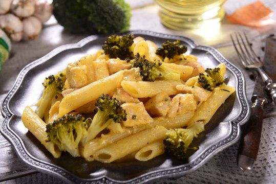 Penne pasta with broccoli and chicken with cheese sauce