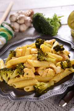 Penne pasta with broccoli and chicken with cheese sauce