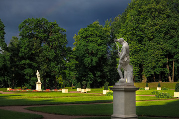 Fototapeta na wymiar antique statue in the Park pre-storm weather. Gatchina. Russia.