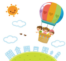 気球で空を飛ぶ子供たち