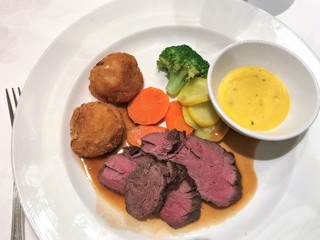 Dinner plate with beef, potatos, and vegetables